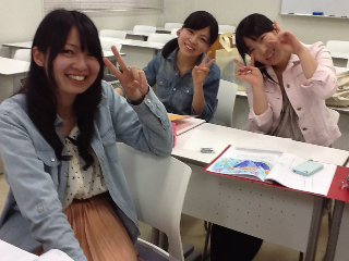 Yamaguchi translators with the coral reef books.